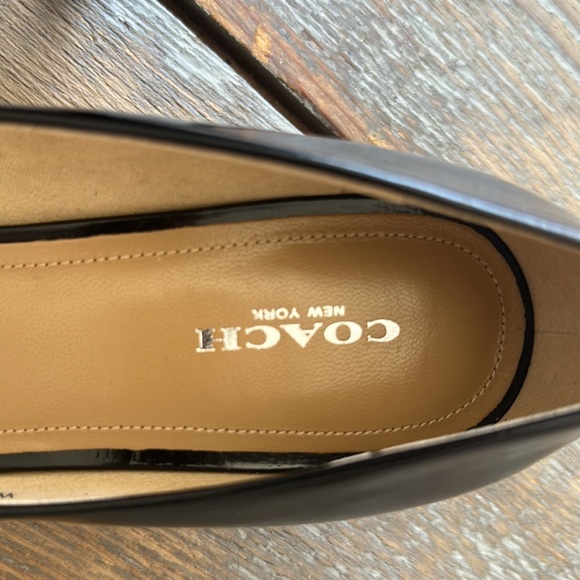 BRAND NEW IN BOX COACH KITTEN HEALS - Picture 3 of 5